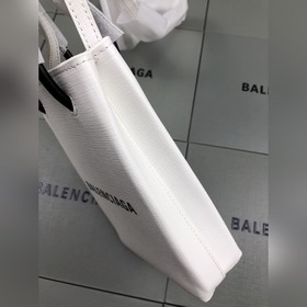 Новый член семейства кожаных сумок Balenciaga из Парижа — сумка д