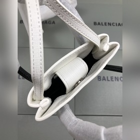 Новый член семейства кожаных сумок Balenciaga из Парижа — сумка д