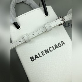Новый член семейства кожаных сумок Balenciaga из Парижа — сумка д