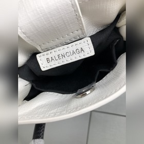 Новый член семейства кожаных сумок Balenciaga из Парижа — сумка д