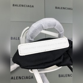Новый член семейства кожаных сумок Balenciaga из Парижа — сумка д