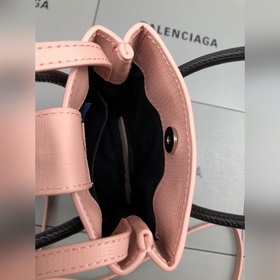 Новый член семейства кожаных сумок Balenciaga из Парижа — сумка д