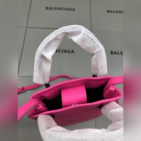 Парижский розовый, новый член семейства кожаных сумок Balenciaga 