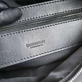 Оригинальный рюкзак Burberry 8053 изготовлен из ткани, состоящей 