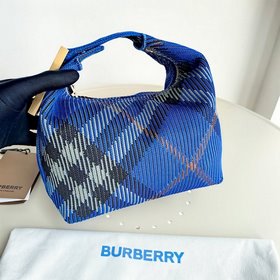 Новая сумка-ланчбокс Burberry Размеры： 21,5 x 10,5 x 23 см Мягкая