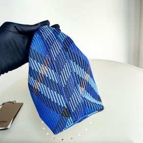 Новая сумка-ланчбокс Burberry Размеры： 21,5 x 10,5 x 23 см Мягкая