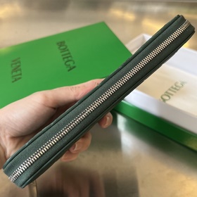 Мужской кожаный кошелек 593217 изготовлен из классической плетено