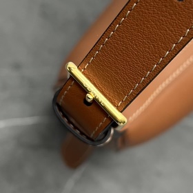 Подлинный продукт Новинка от CELINE – новая сумка HELOISE HOBO п