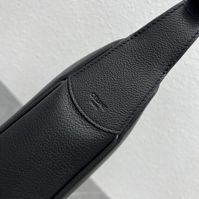 Подлинный продукт Новинка от CELINE – новая сумка HELOISE HOBO п