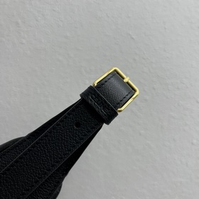 Подлинный продукт Новинка от CELINE – новая сумка HELOISE HOBO п