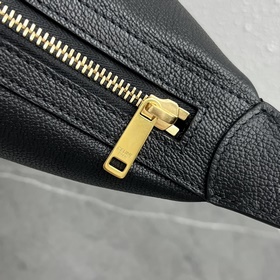 Подлинный продукт Новинка от CELINE – новая сумка HELOISE HOBO п