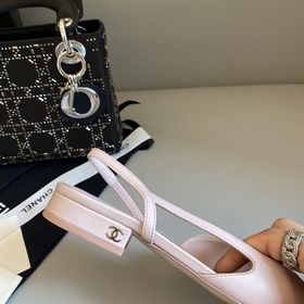 【Chanel】 Новая серия туфель с открытым пяткой от Chanel!  Кажда