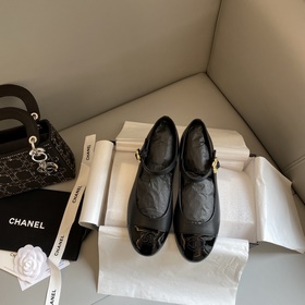 【Chanel】 Новинка от Chanel – туфли Mary Jane с цветочным узором!