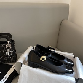 【Chanel】 Новинка от Chanel – туфли Mary Jane с цветочным узором!