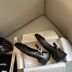 【Chanel】 Новинка от Chanel – туфли Mary Jane с цветочным узором!