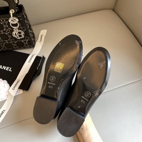 【Chanel】 Новинка от Chanel – туфли Mary Jane с цветочным узором! 