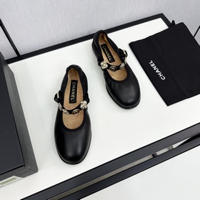 Официальный сайт Chanel синхронизирован с последней версией CHANE