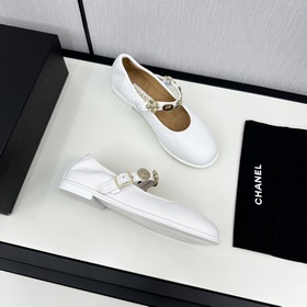 Официальный сайт Chanel синхронизирован с последней версией CHANE