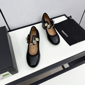 Официальный сайт Chanel синхронизирован с последней версией CHANE