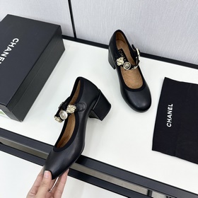 Официальный сайт Chanel синхронизирован с последней версией CHANE