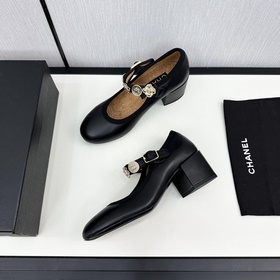 Официальный сайт Chanel синхронизирован с последней версией CHANE