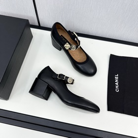 Официальный сайт Chanel синхронизирован с последней версией CHANE
