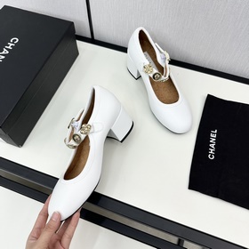 Официальный сайт Chanel синхронизирован с последней версией CHANE