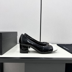 Официальный сайт Chanel синхронизирован с последней версией CHANE