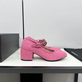 Официальный сайт Chanel синхронизирован с последней версией CHANE