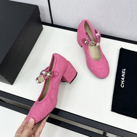 Официальный сайт Chanel синхронизирован с последней версией CHANE
