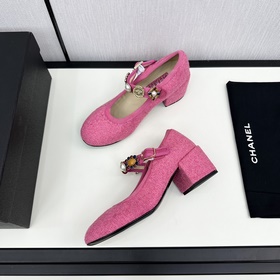 Официальный сайт Chanel синхронизирован с последней версией CHANE