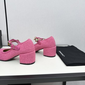 Официальный сайт Chanel синхронизирован с последней версией CHANE
