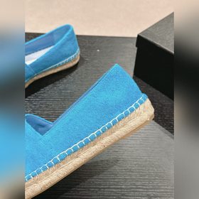 CHANEL маленькие туфли-тапочки с подошвой из пеньковой веревки. В