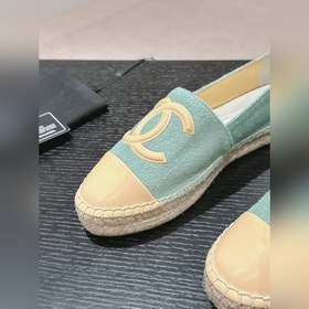CHANEL маленькие туфли-тапочки с подошвой из пеньковой веревки. В