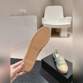 CHANEL маленькие туфли-тапочки с подошвой из пеньковой веревки. В