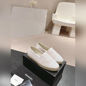 CHANEL маленькие туфли-тапочки с подошвой из пеньковой веревки. В