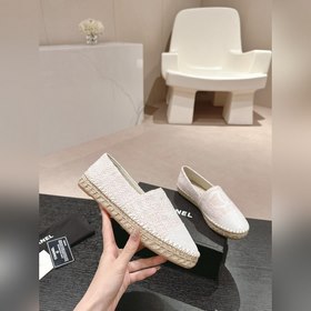 CHANEL маленькие туфли-тапочки с подошвой из пеньковой веревки. В