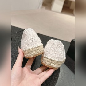 CHANEL маленькие туфли-тапочки с подошвой из пеньковой веревки. В