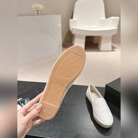 CHANEL маленькие туфли-тапочки с подошвой из пеньковой веревки. В