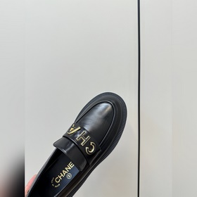 2025ss Chanel Лоферы на толстой подошве с буквой 23ss Новая мод