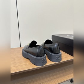 2025ss Chanel Лоферы на толстой подошве с буквой 23ss Новая мод