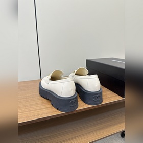 2025ss Chanel Лоферы на толстой подошве с буквой 23ss Новая мод