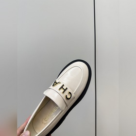 2025ss Chanel Лоферы на толстой подошве с буквой 23ss Новая мод