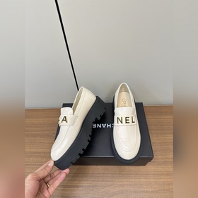 2025ss Chanel Лоферы на толстой подошве с буквой 23ss Новая мод