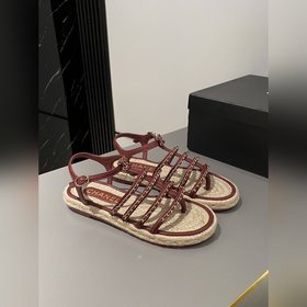 CHANEL 2025 Новая модель плетеных пляжных сандалий, доступная в м