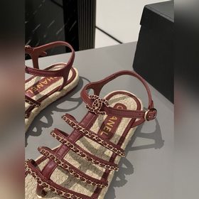 CHANEL 2025 Новая модель плетеных пляжных сандалий, доступная в м