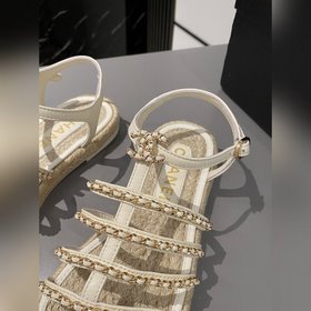 CHANEL 2025 Новая модель плетеных пляжных сандалий, доступная в м
