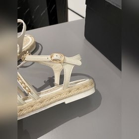 CHANEL 2025 Новая модель плетеных пляжных сандалий, доступная в м