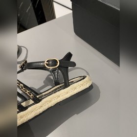CHANEL 2025 Новая модель плетеных пляжных сандалий, доступна в ма