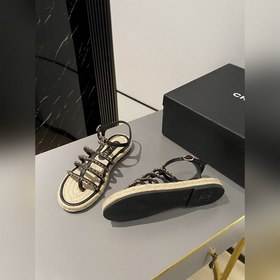 CHANEL 2025 Новая модель плетеных пляжных сандалий, доступна в ма
